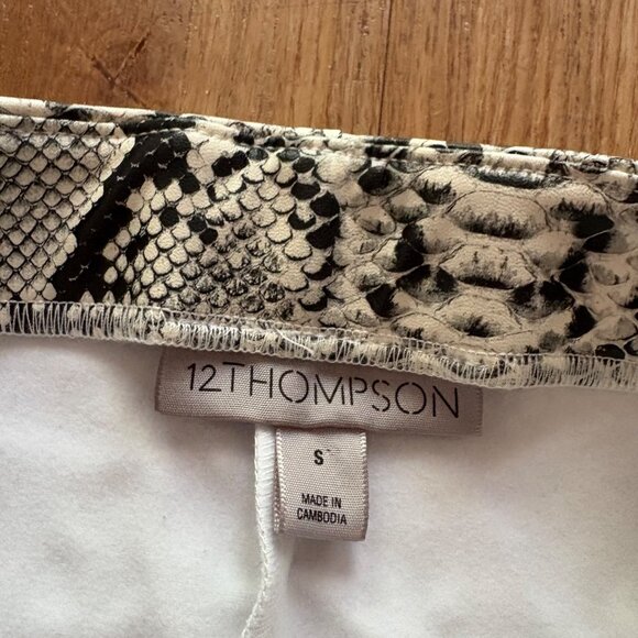 12 Thompson High Rise Slim Leg Ankle Length Pleather Pants Snake Women’s Sz S - Picture 9 of 10